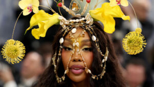 SZA&rsquo;s &ldquo;Yellow Halo&rdquo; Met Gala Makeup Felt Like Pure Sunshine
